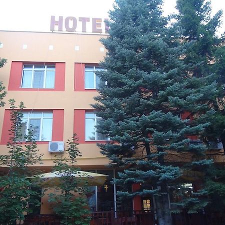 Family Hotel Familya Ruse Exterior foto