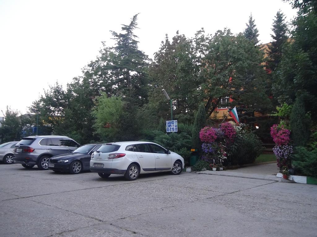 Family Hotel Familya Ruse Exterior foto