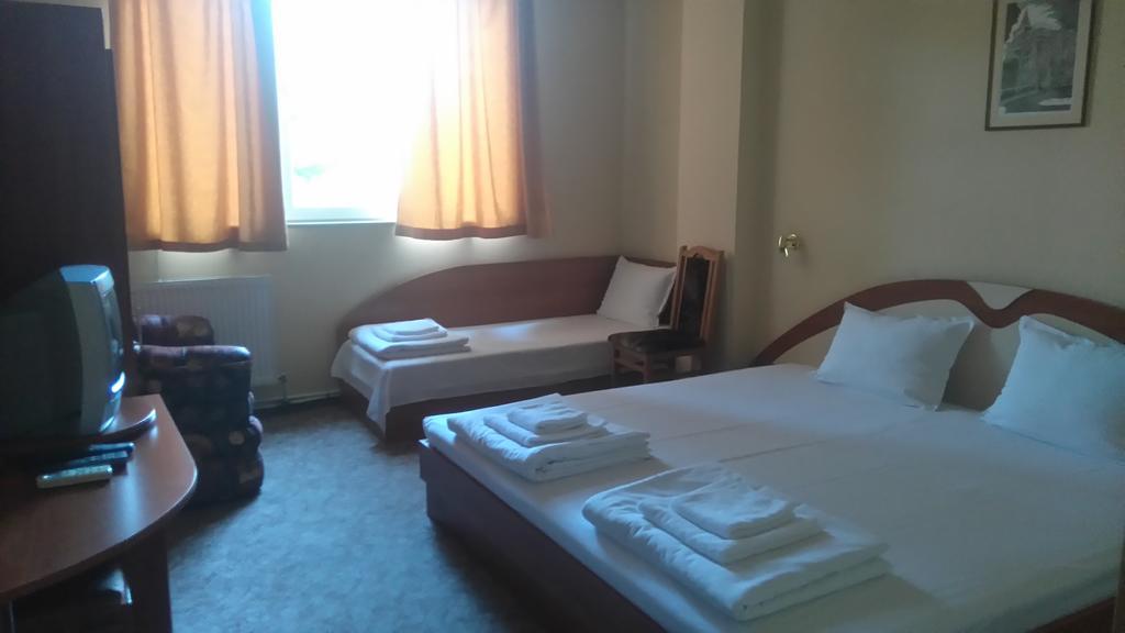 Family Hotel Familya Ruse Exterior foto